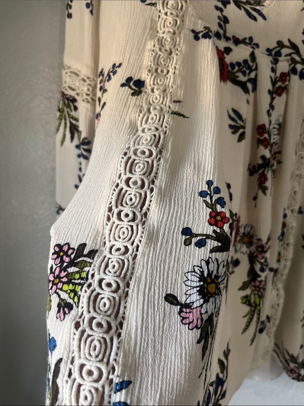 Blu Pepper Ivory Floral Lace-Trim Tunic Sz M Boho Cottage Core Flowy Vacay - Picture 5 of 8